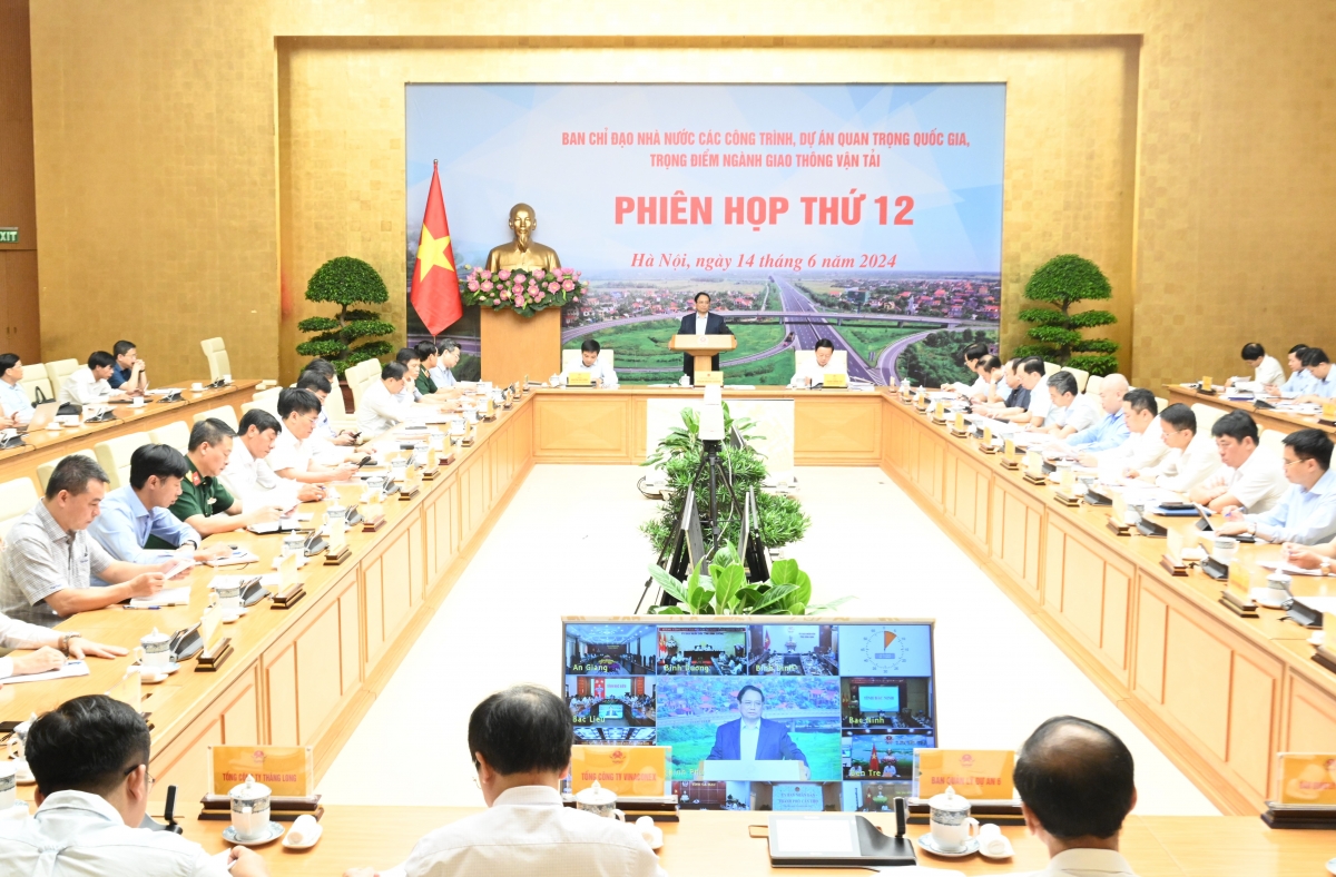Thủ tướng ồng Phạm Minh Chính đơng lam dơ̆ pơrjum
