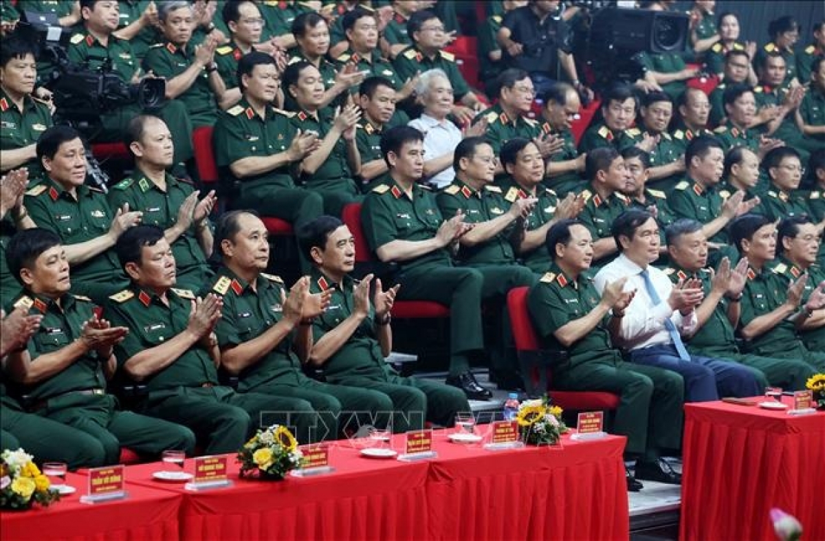 
Đại tướng Phan Văn Giang hăm rim kơdră tang măt