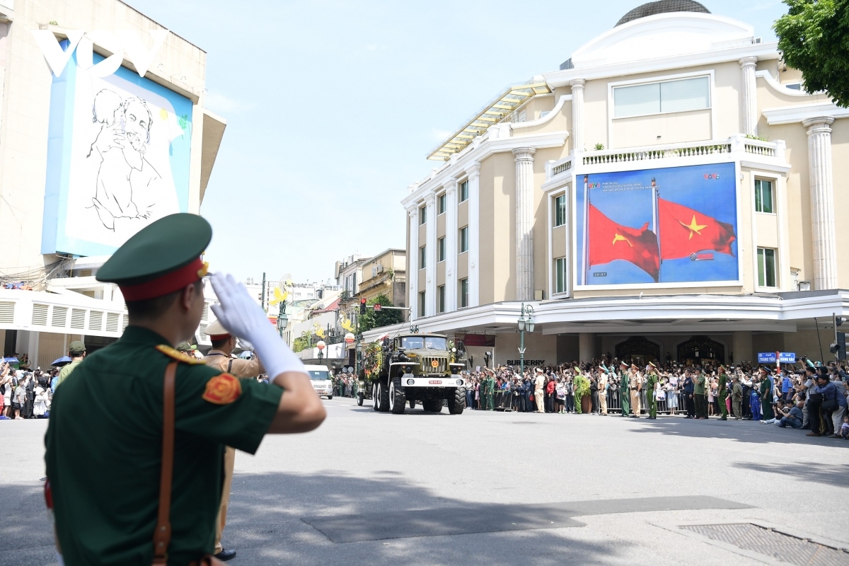 Khu vực ngã tư Hàng Bài - Tràng Tiền