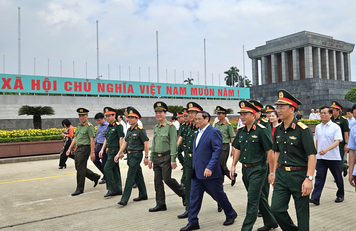 Khua dêh čar ơi Phạm Minh Chính mă bruă hăng khul wai lăng pơsat jĕp Khua mir sir Hồ Chí Minh