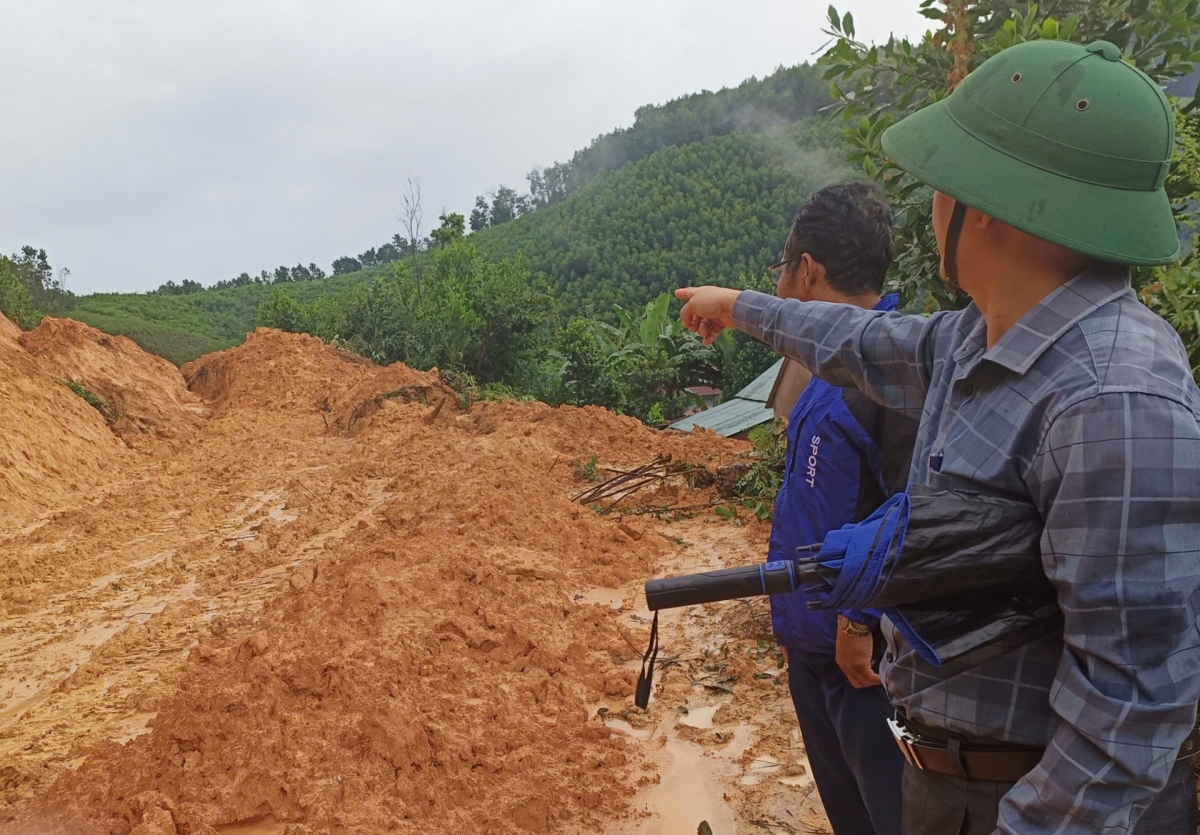 Tại huyện Đông Giang, tỉnh Quảng Nam xuất hiện nhiều điểm sạt lở.