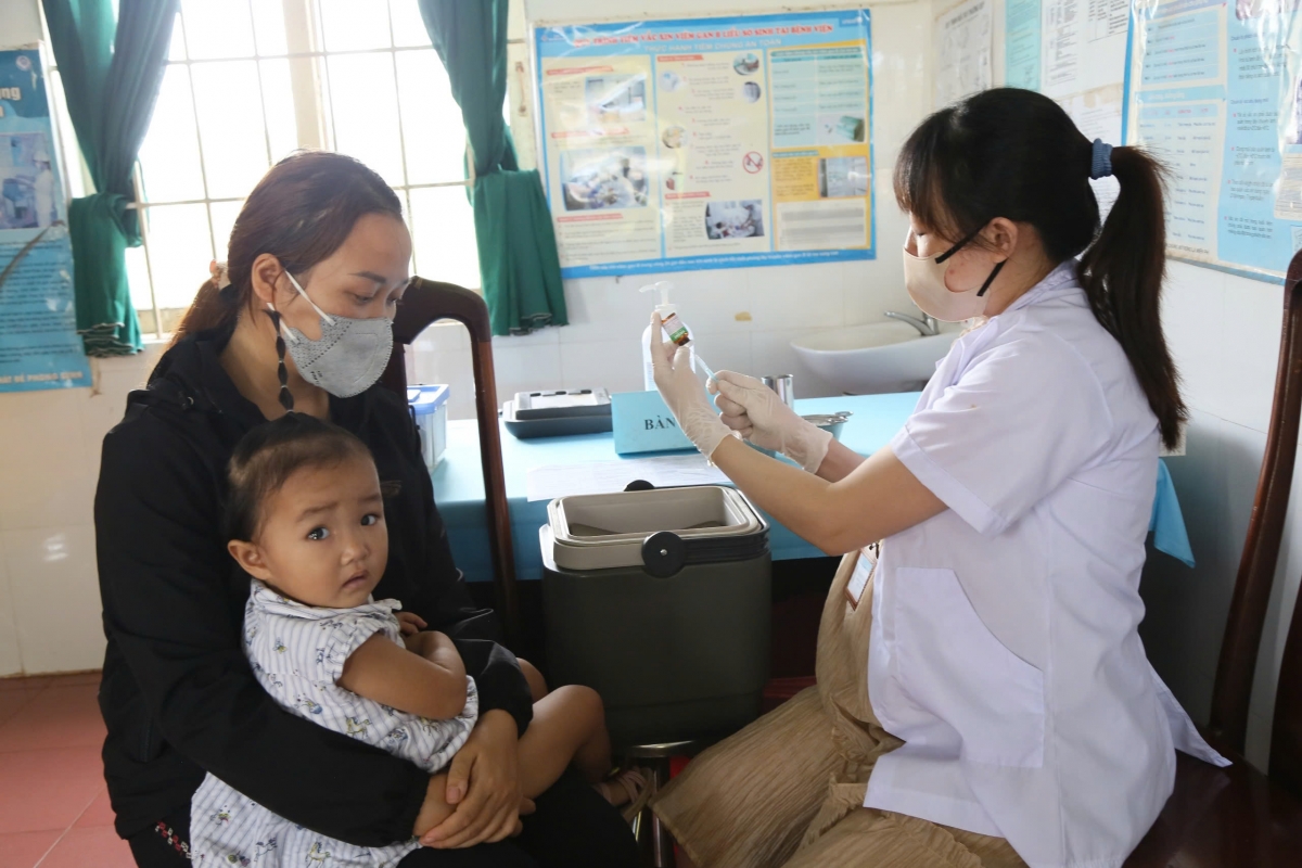 Čơđai muai arăng ba nao tlâ̆o vaccine pơgang ƀơi sang ia jrao să Čư̆ Êbur