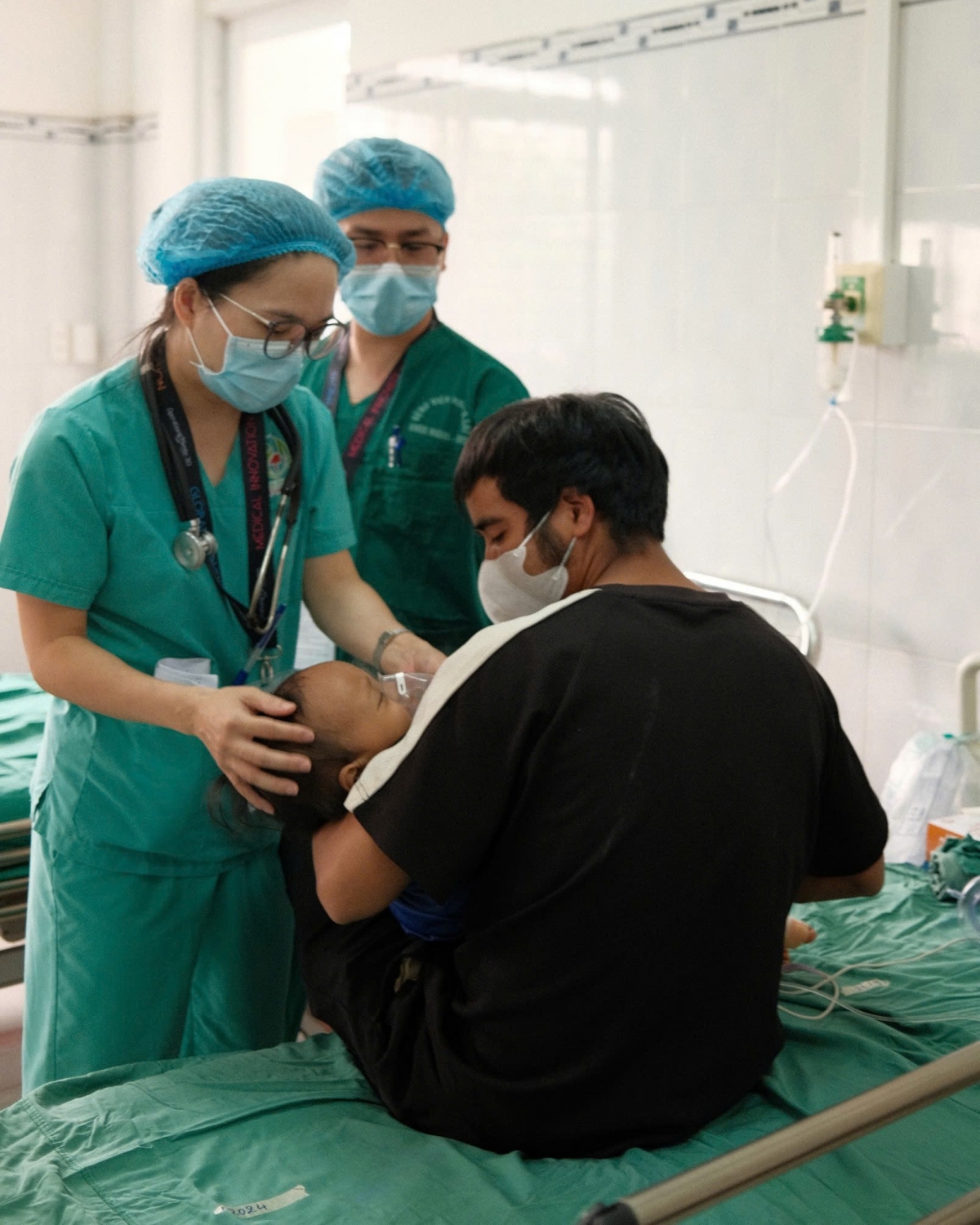 Sau phẫu thuật, trẻ nhỏ được theo dõi, chăm sóc hồi sức (ảnh: Nguyễn Thảo)