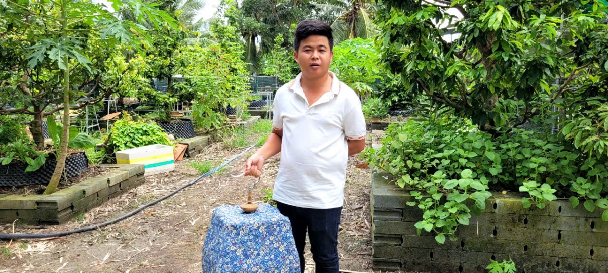 Anh Trần Hữu Vinh đam mê mô hình nuôi chim chào mào