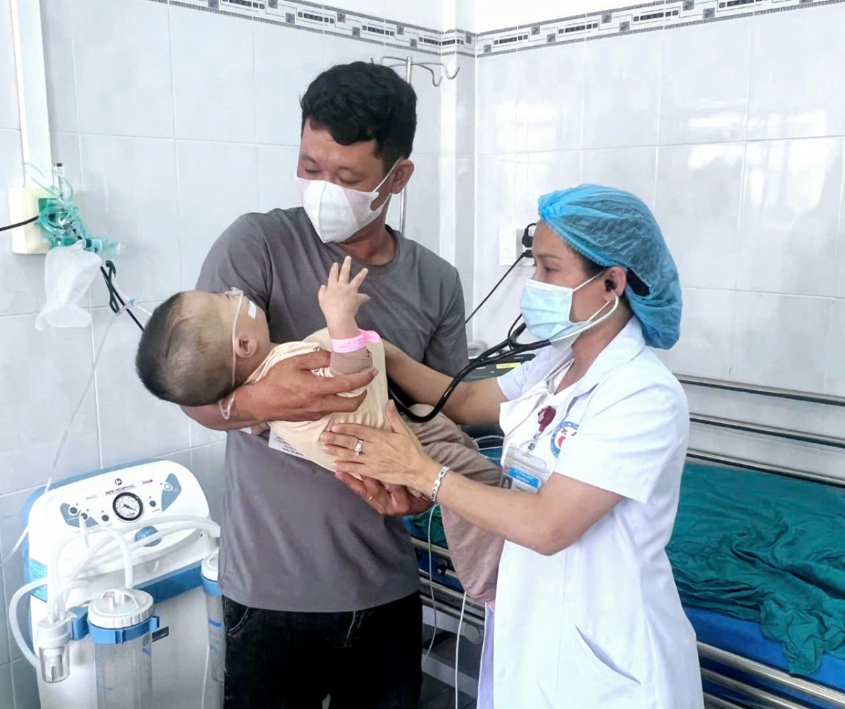 Đa số trẻ nhỏ được phẫu thuật trong đợt này bị các khiếm khuyết về hở hàm ếch, hở vòm họng, thừa ngón tay, chân. (ảnh: Nguyễn Thảo)