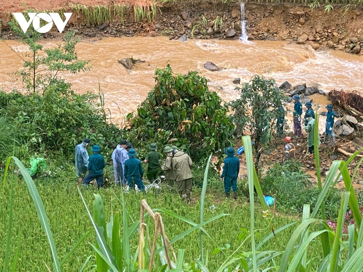 Công tác cứu hộ tại Khuổi Ngọa, xã Ca Thành, huyện Nguyên Bình, tỉnh Cao Bằng
đang tiếp tục được triển khai