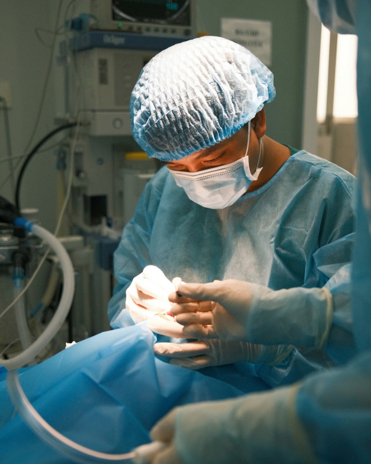 Đội ngũ bác sĩ phẫu thuật là chuyên gia về phẫu thuật thẩm mỹ, chỉnh hình từ tuyến trung ương.
(ảnh: Nguyễn Thảo)