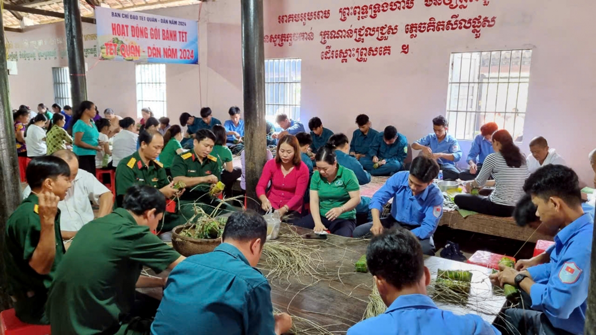 Không khí Tết Quân - Dân năm 2024 tại xã Hòa Tân.
Ảnh: Thạch Trà Vinh/VOV ĐBSCL