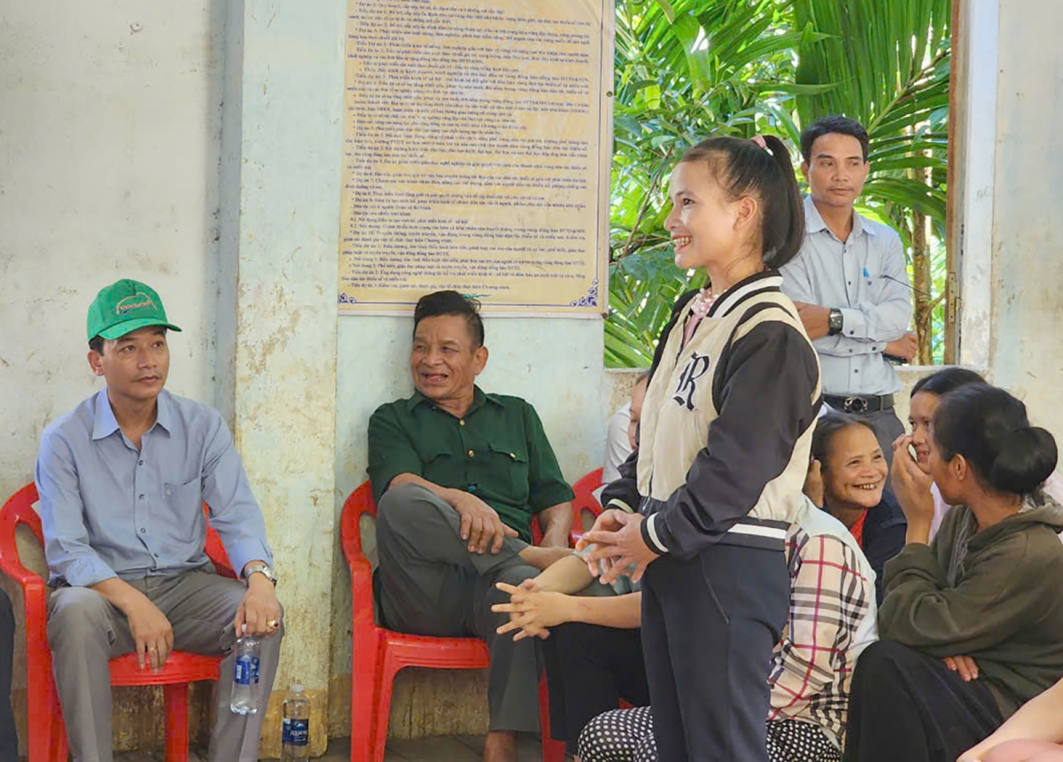 Một người dân thôn 3, xã Trà Vinh, huyện Nam Trà My, tinh Quảng Nam lấy chồng ở làng Tu Rét, xã Đăk Nên,huyện Kon Plông, tỉnh Kon Tum
mong muốn vướng mắc sớm được giải quyết tạo thuận lợi cho cuộc sống người dân.
 Ảnh: Nguyễn Khoa Điềm/VOV Tây Nguyên