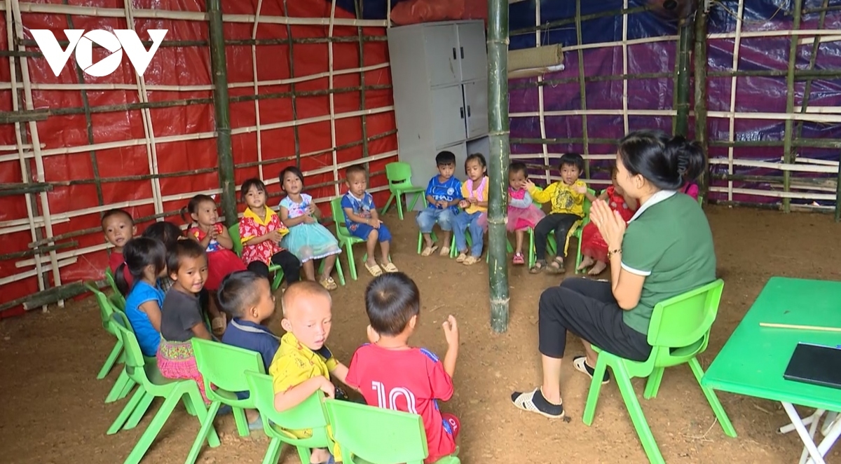 Lớp học tạm thời của trẻ mầm non còn nhiều thiếu thốn