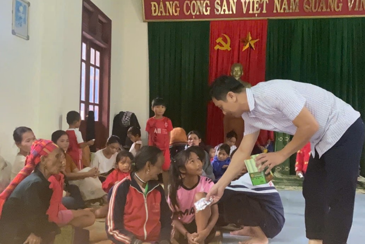 Người dân ở các khu vực nguy hiểm được di dời đến nơi an toàn