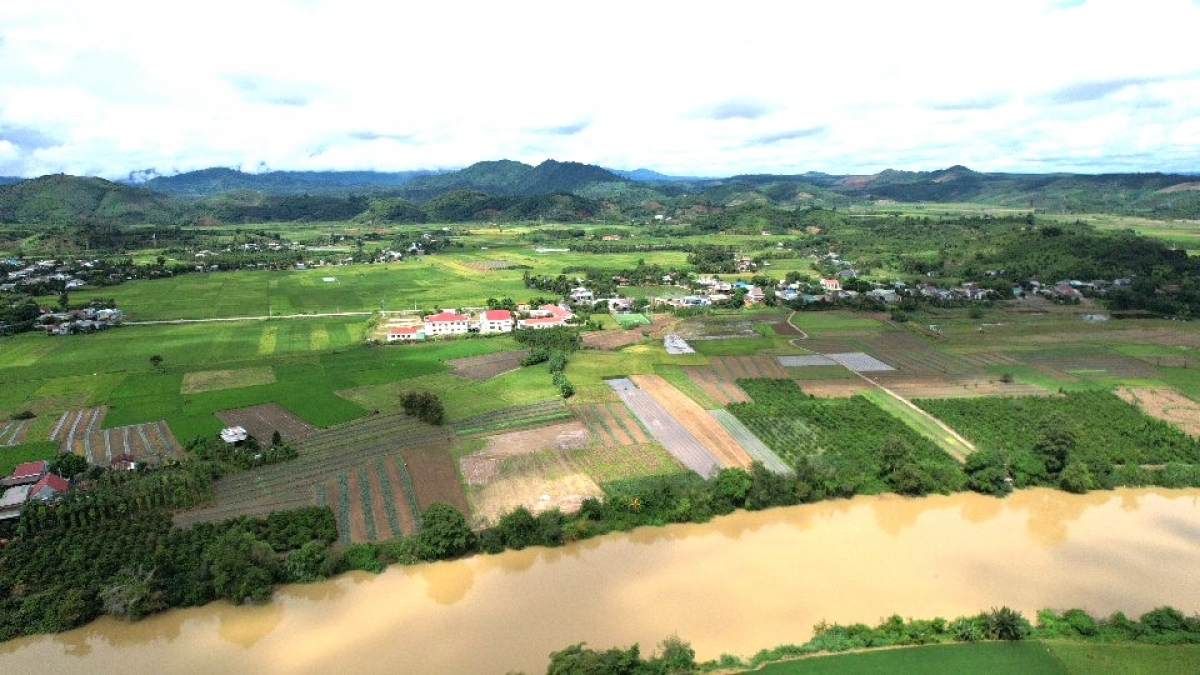 Nhờ chủ động điều tiết các phương án xả lũ,
vùng hạ du thuỷ điện Buôn Tua Srah đã không xảy ra ngập lụt.
Ảnh: Tuấn Long/VOV Tây Nguyên