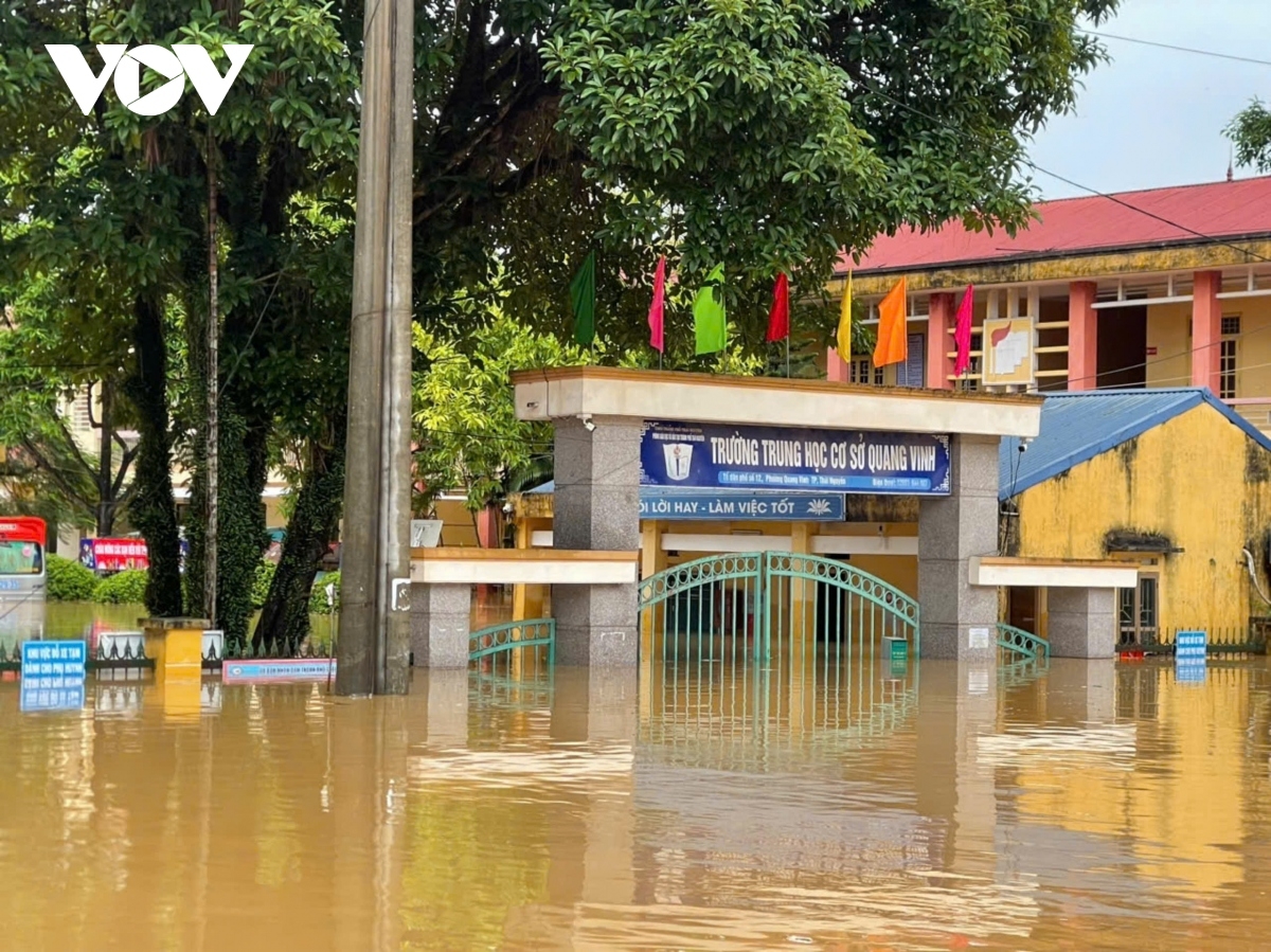 Nhiều nơi tại TP Thái Nguyên chìm sâu trong biển nước