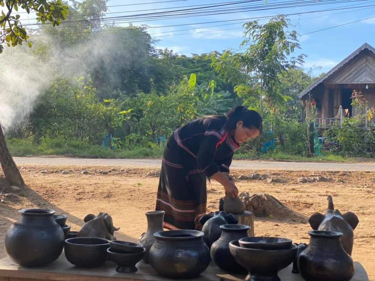 Plơi man gô̆ lŏn Yang Tao, tơring glông Krông Bông, Dak Lak hơmâo lu mơnuih thâo mơng bruă bơwih brơi tuai čuă ngui