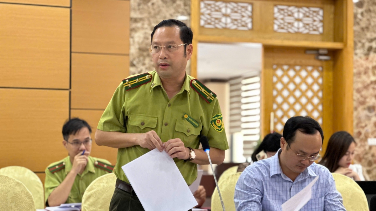 Ông Nguyễn Thanh Khương, Chi cục phó Chi cục Kiểm lâm tỉnh Quảng Ninh chia sẻ nguy cơ cháy rừng sau bão khi có khoảng 6 tấn vật liệu cháy trên rừng