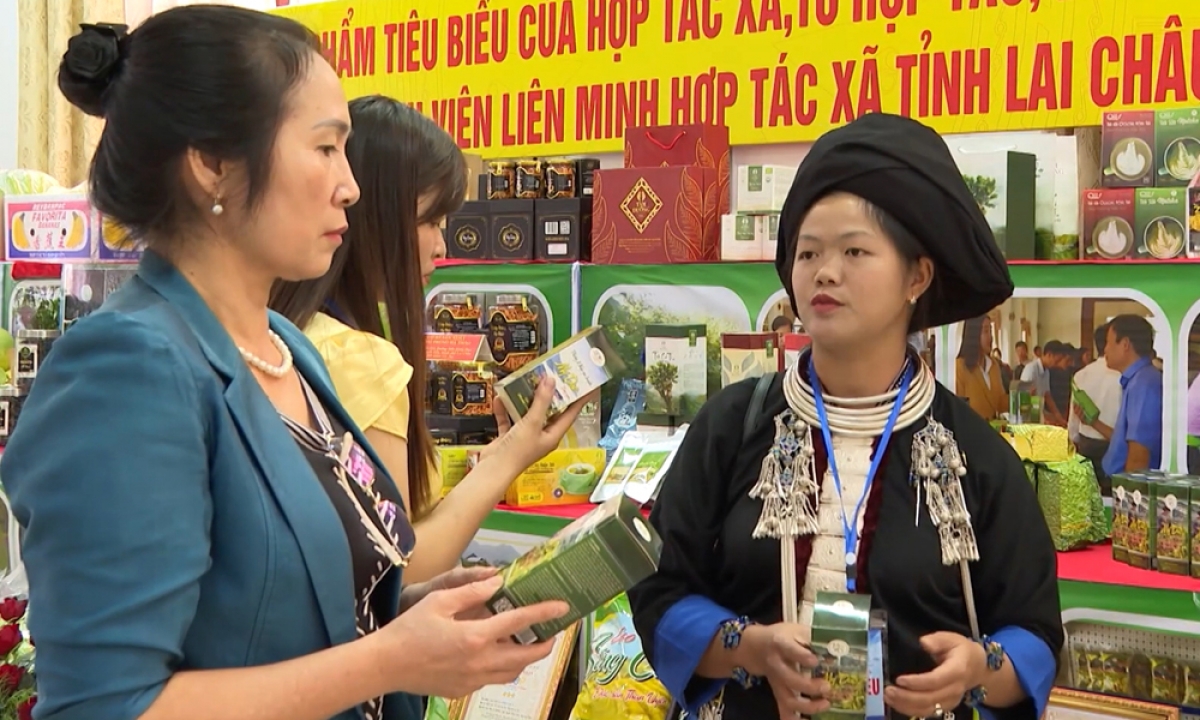 Nhiều phụ nữ ở vùng cao Lai Châu đã làm chủ các mô hình kinh tế,
từng bước khẳng định vị thế, vai trò của mình trong xã hội
