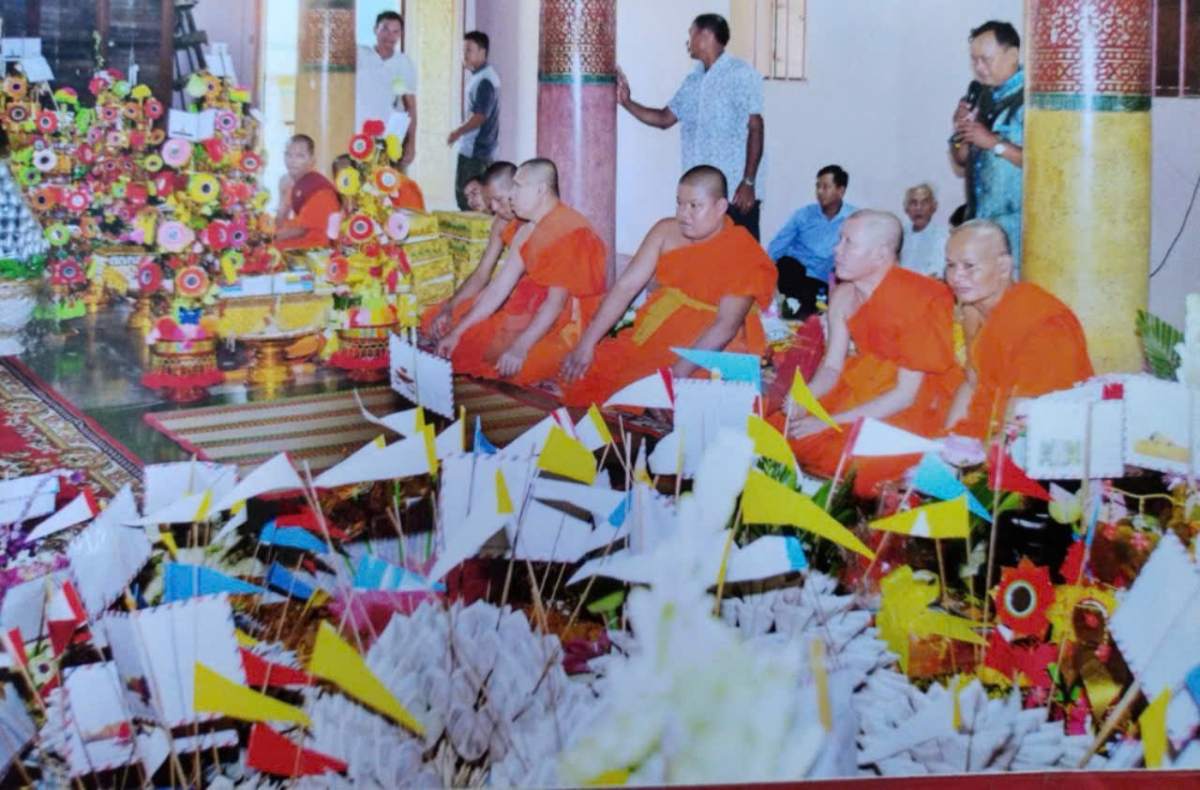 Các phẩm vật được dâng lên cho các vị sư dịp Lễ Kathina