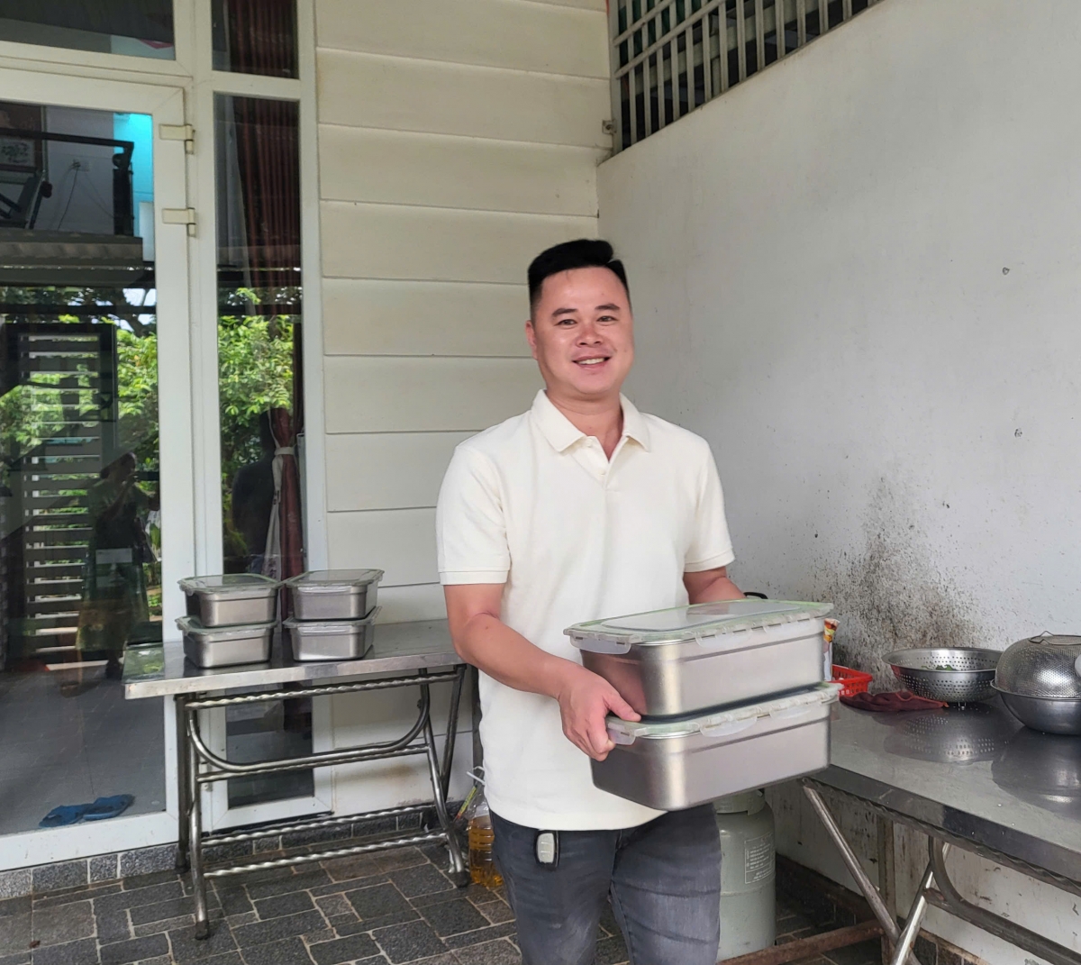 Anh Bùi Như Phong mong muốn quán cơm chay miễn phí
hoạt động lâu nhất có thể để giúp được nhiều người khó khăn.
Ảnh: Nam Trang/VOV Tây Nguyên
