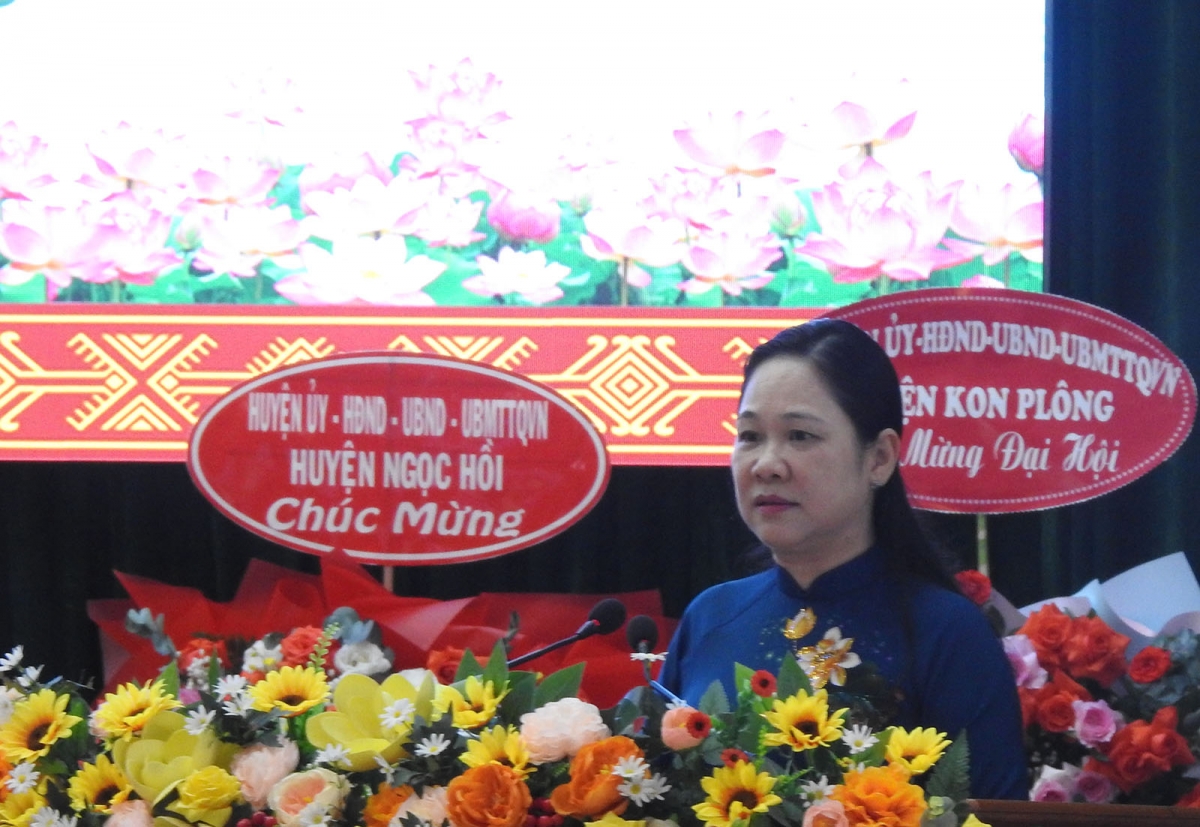 Bà Nông Thị Hà, Thứ trưởng, Phó Chủ nhiệm Ủy ban Dân tộc phát biểu tại đại hội.