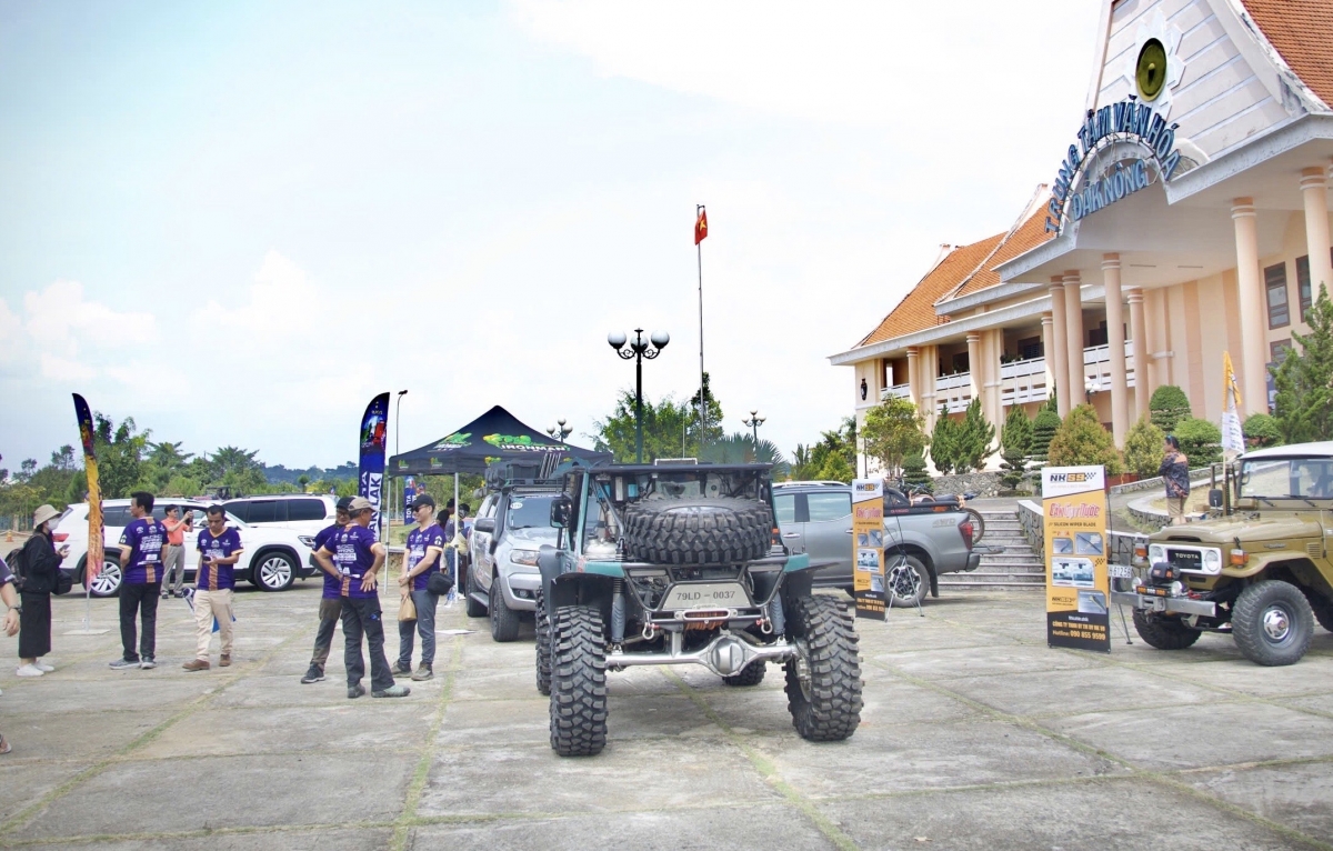 Hneăng tơ’noăng rơxế ô tô kơtâu troăng ‘mêi, ngo ngối, to hmốu, troăng thông apoăng châ tơkŭm po a Dak Nông