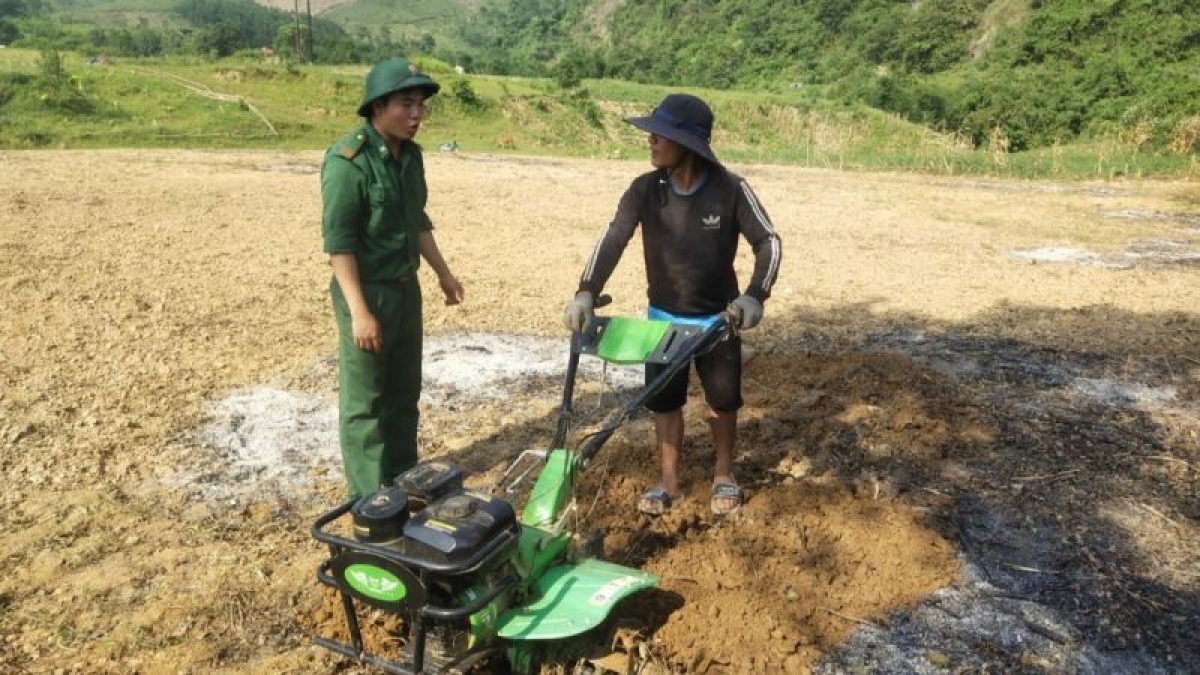 Dân bản Sắt có máy cày để khai hoang, sản xuất nông nghiệp