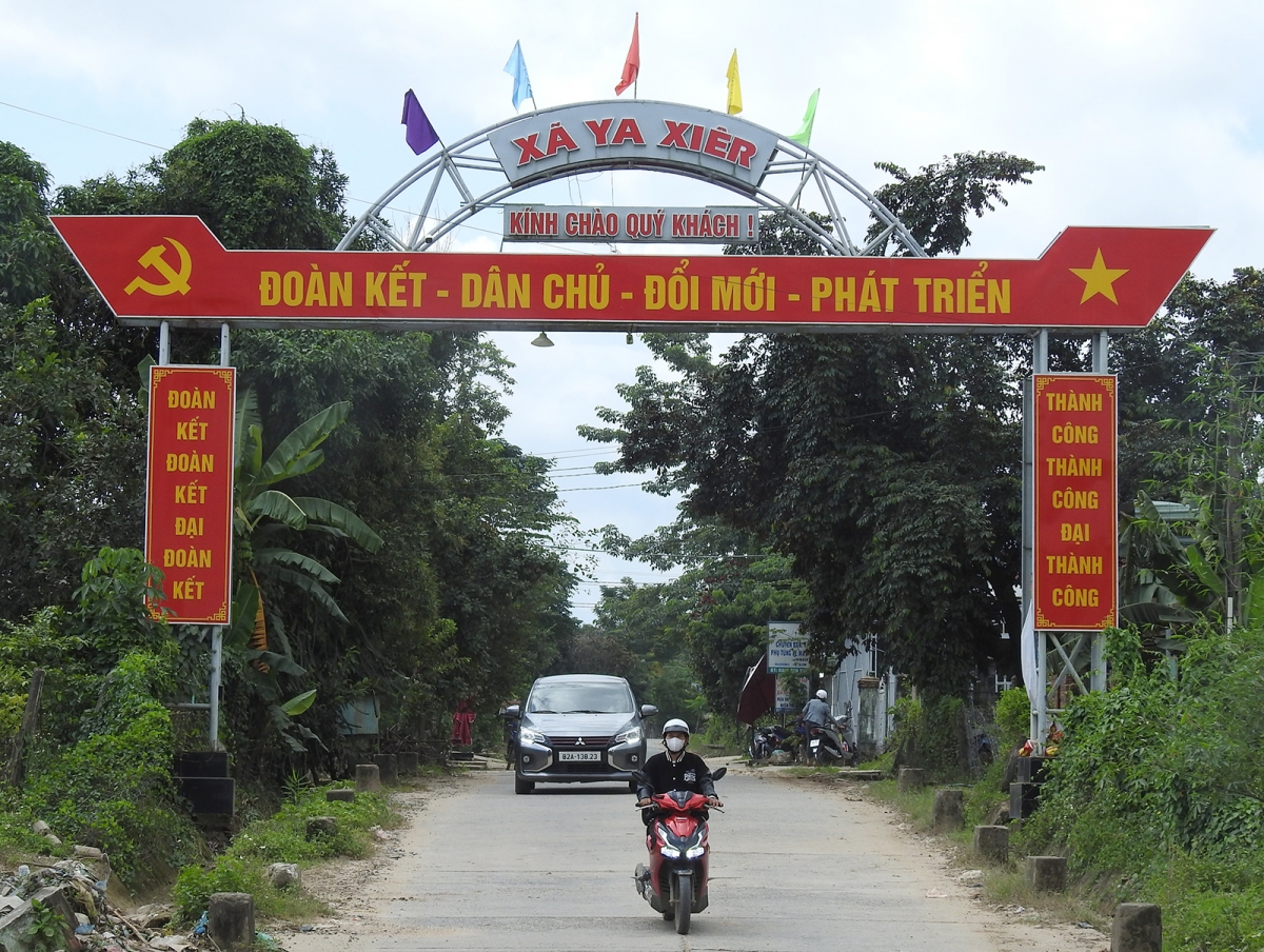 Được Huyện uỷ Sa Thầy chọn tổ chức đại hội điểm cấp cơ sở, Đảng bộ xã Ya Xiêr dự kiến
tổ chức đại hội vào ngày 06/1/2025. Không khí chuẩn bị đại hội
đã lan tỏa khắp các thôn làng ở xã Ya Xiêr.
Ảnh: Nguyễn Khoa Điềm/VOV Tây Nguyên