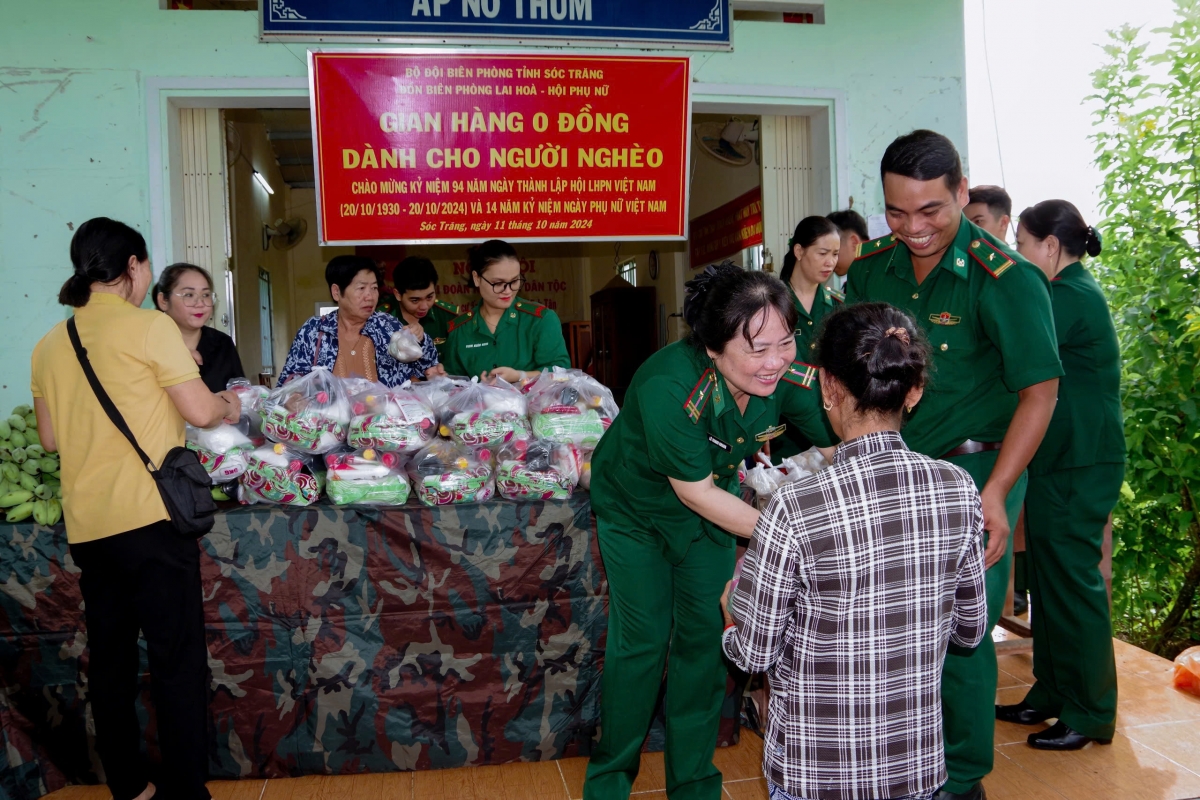 “Gian hàng 0 đồng dành cho nghèo” tại ấp Nô Thum, xã Vĩnh Tân, thị xã Vĩnh Châu