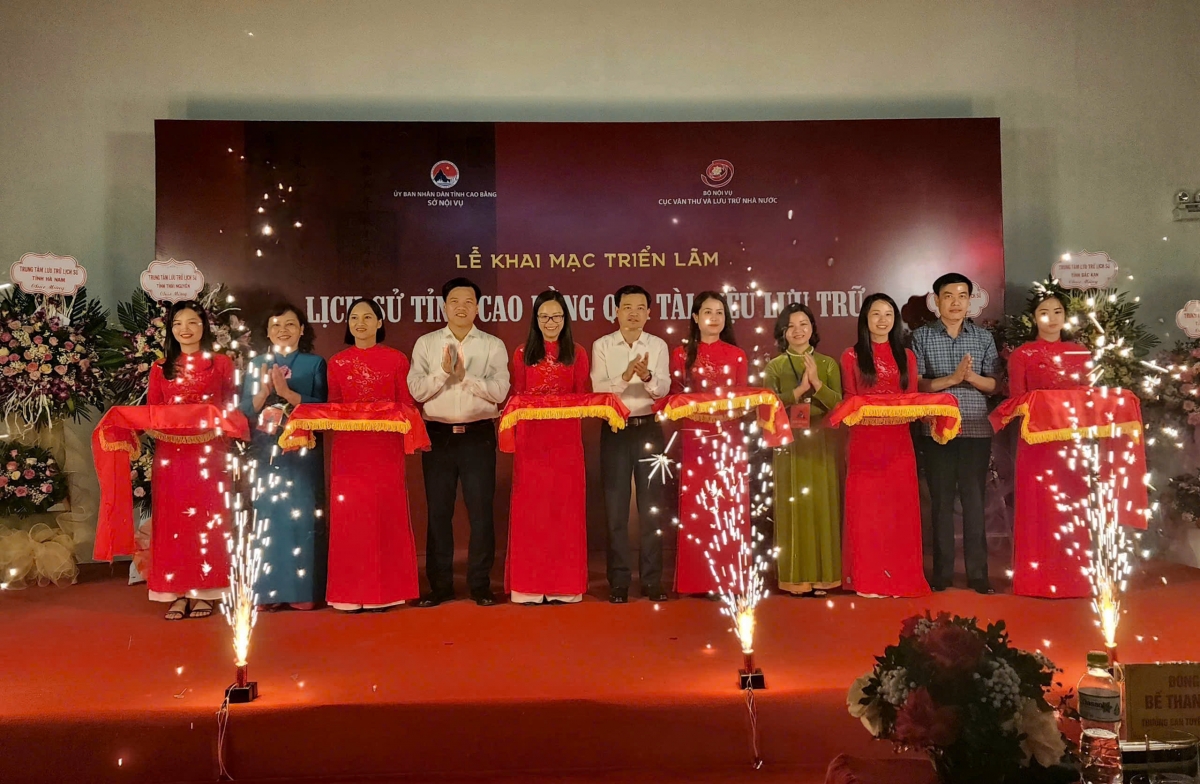 Khai mạc triển lãm “Lịch sử tỉnh Cao Bằng qua tài liệu lưu trữ”.
Ảnh: CTV La Ngà/VOV Đông Bắc