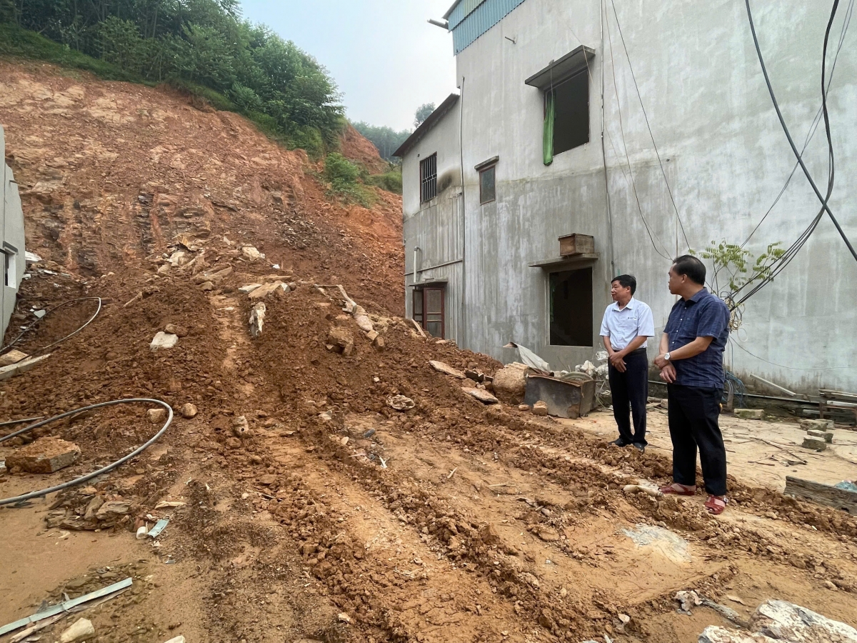 Lãnh đạo huyện Yên Bình khảo sát, tìm đất tái định cư cho người dân