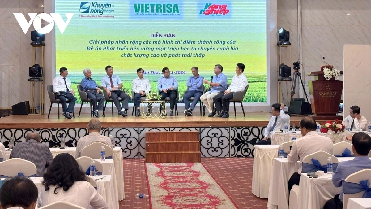 Các đại biểu tham gia chia sẻ tại diễn đàn