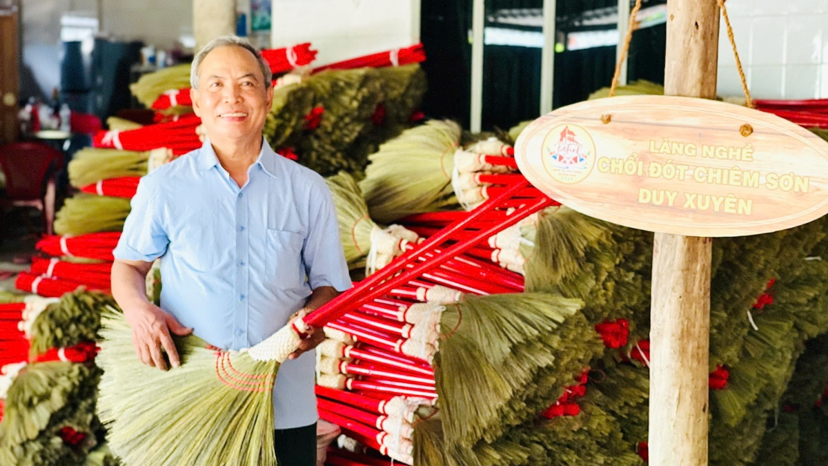 Sản phẩm chổi đót Chiêm Sơn được tiêu thụ ở các tỉnh miền Bắc và xuất khẩu ra nước ngoài.
 Ảnh: Tuyết Lê/VOV Miền Trung