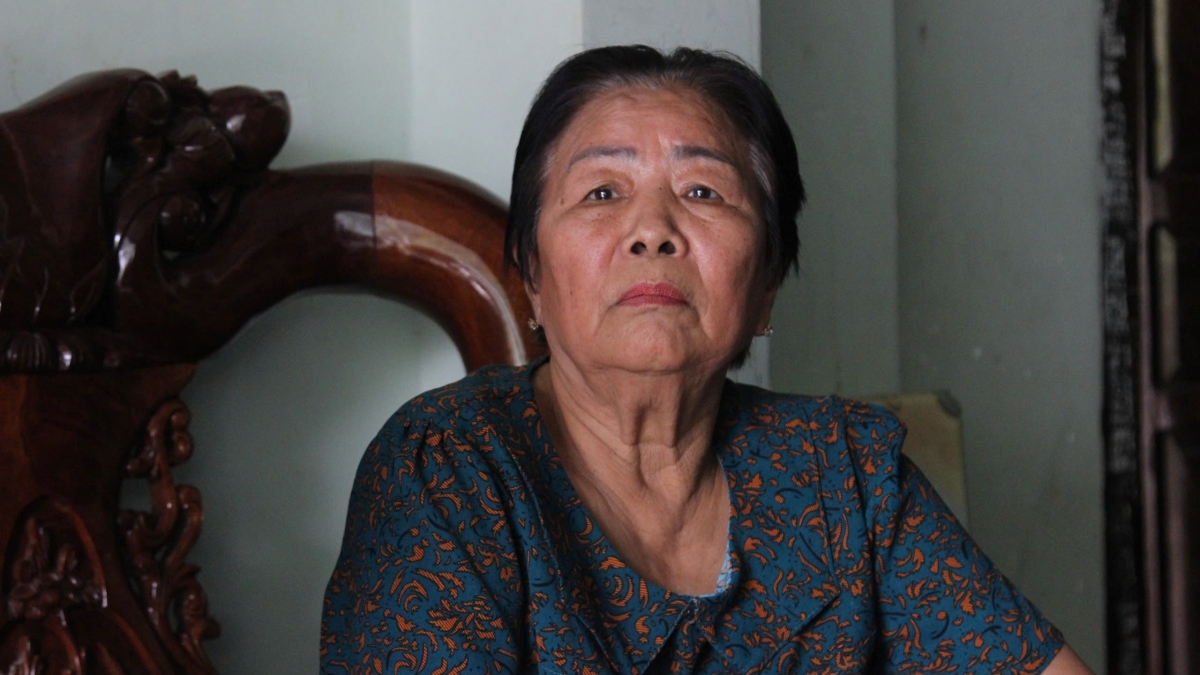 Bà Trần Thị Việt, xã Khánh Nam, huyện Khánh Vĩnh vận động nhiều người dân giữ đất.
Ảnh: Thái Bình/VOV Miền Trung