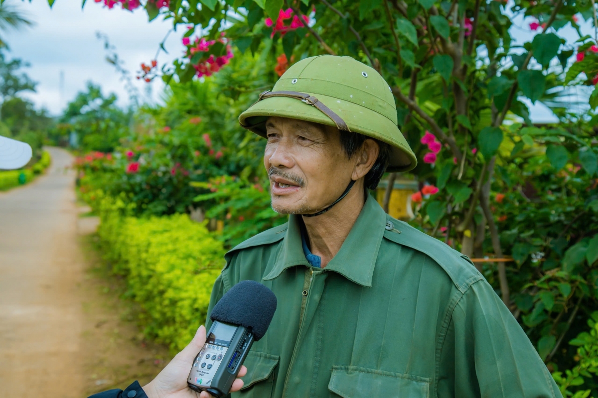 Cùng với vẻ đẹp của hạ tầng nông thôn mới khang trang hiện đại,
ông Nông Minh Thước còn cảm nhận được vẻ đẹp của tình làng nghĩa xóm,
của quan hệ chính quyền với nhân dân.
Ảnh: Công Bắc/VOV Tây Nguyên
