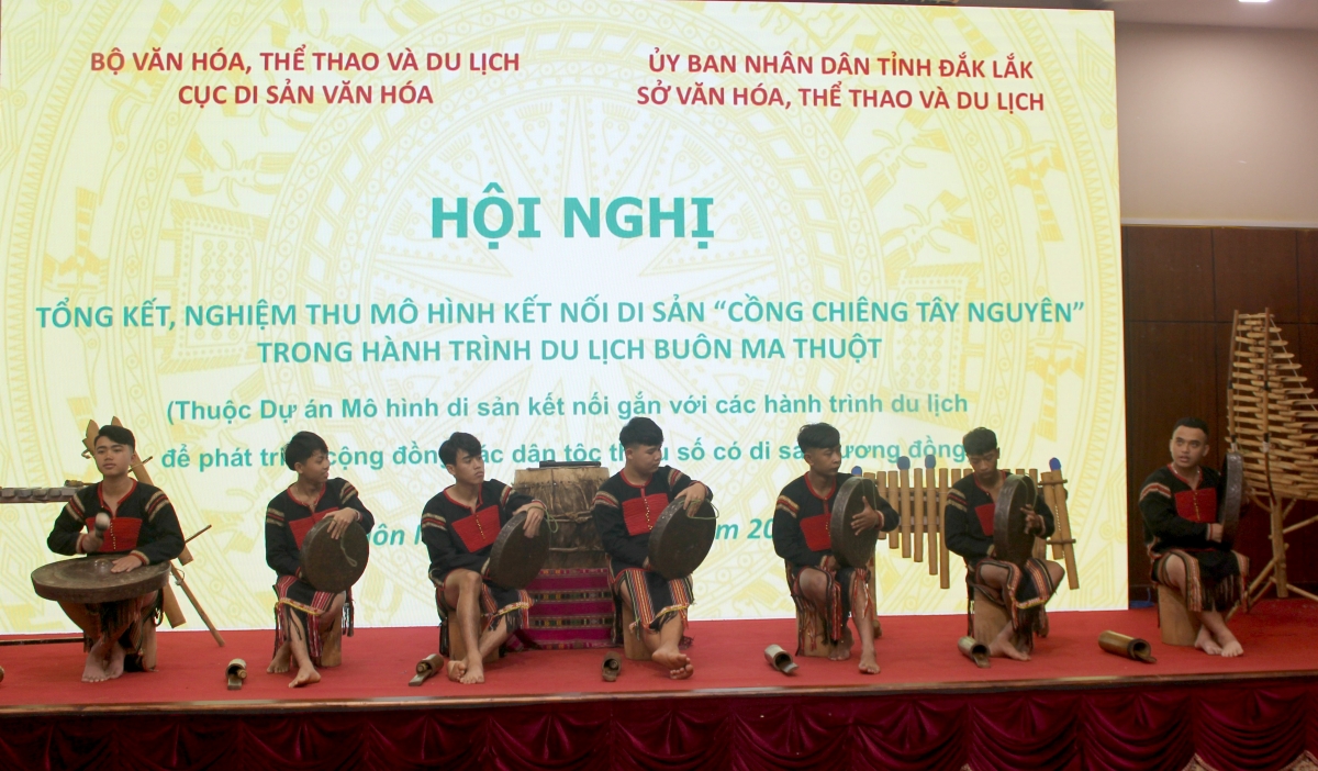 Học viên biểu diễn một số bài chiêng đã được học