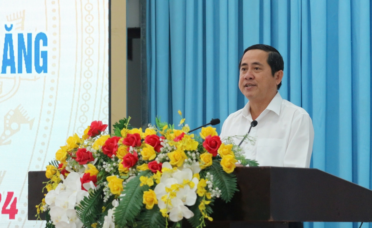 Ông Ngô Hùng, Chủ tịch Uỷ ban MTTQ Việt Nam tỉnh Sóc Trăng phát biểu tại buổi lễ