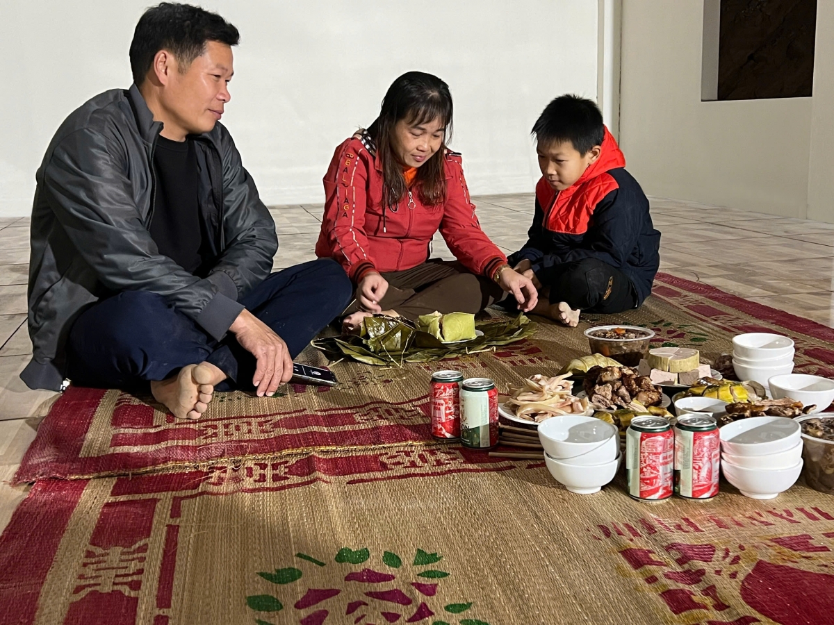 Anh Hoàng Văn Tiện và vợ con đón một cái Tết ấm cúng