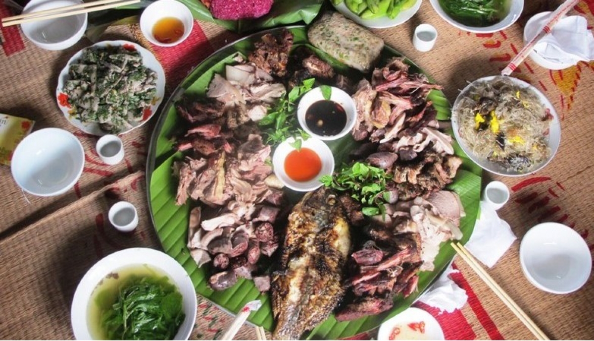 Mâm cơm ngày Tết của người Thái Mường Lò