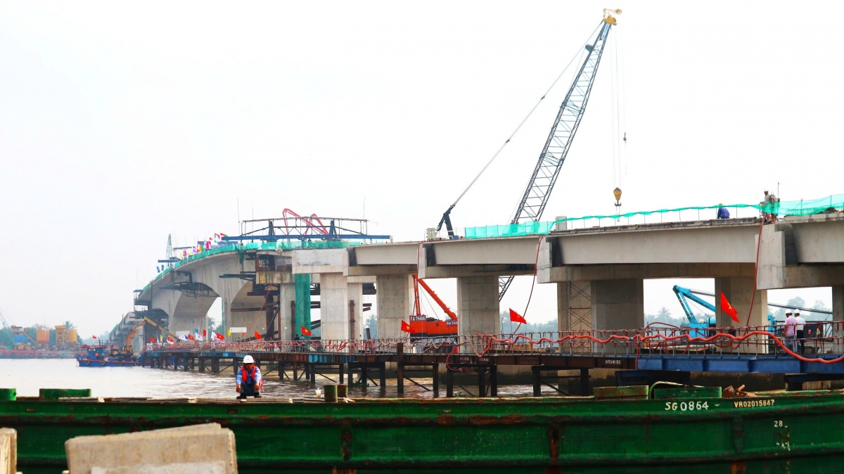 Công trình cầu Đại Ngãi 2 kết nối huyện Cù Lao Dung và Long Phú (Sóc Trăng) sắp hoàn thành