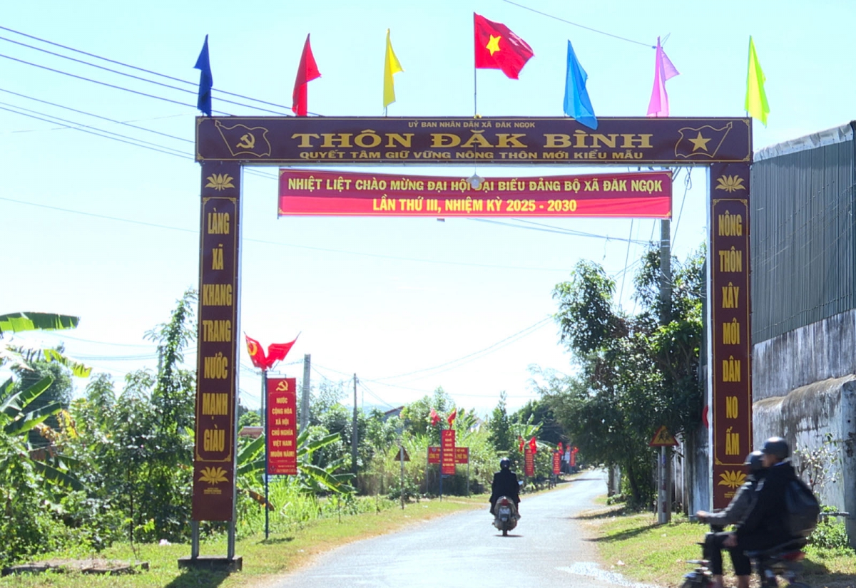 Đường vào thôn Đăk Bình, xã Đăk Ngọk.