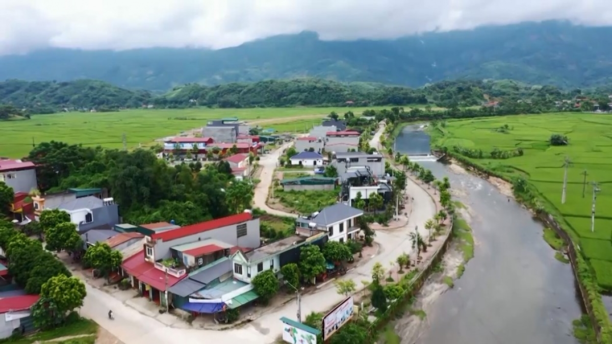 Năm 2025 nhiều dự án giao thông trọng điểm sẽ khởi công, tạo ra động lực cho tỉnh
trong thu hút đầu tư, nhất là lĩnh vực sản xuất công nghiệp chế biến sâu.
Ảnh: Thanh Thủy/VOV Tây Bắc