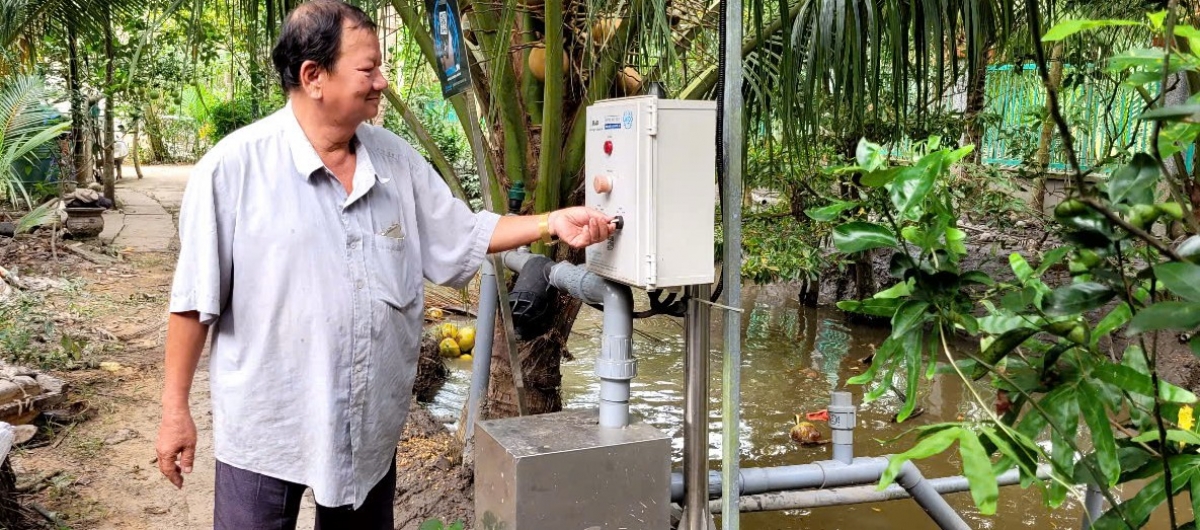 Nhà vườn lắp đặt hệ thống bơm tưới nước tiết kiệm