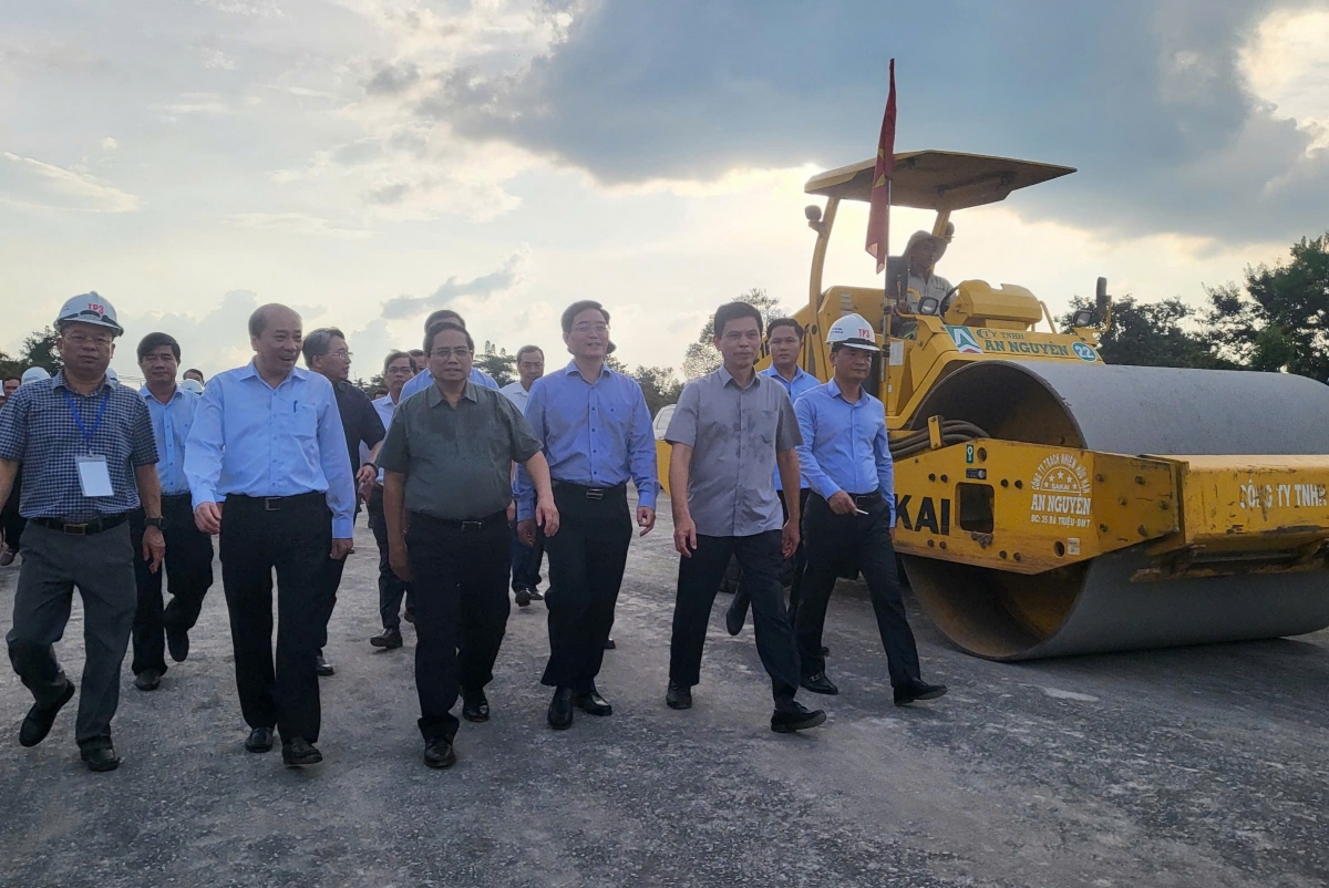 Thủ tướng Chính phủ Phạm Minh Chính đi thị sát Dự án cao tốc Khánh Hòa - Buôn Ma Thuột,
đoạn qua huyện Krông Pắc, tỉnh Đắk Lắk.
Ảnh: Minh Huệ/VOV Tây Nguyên