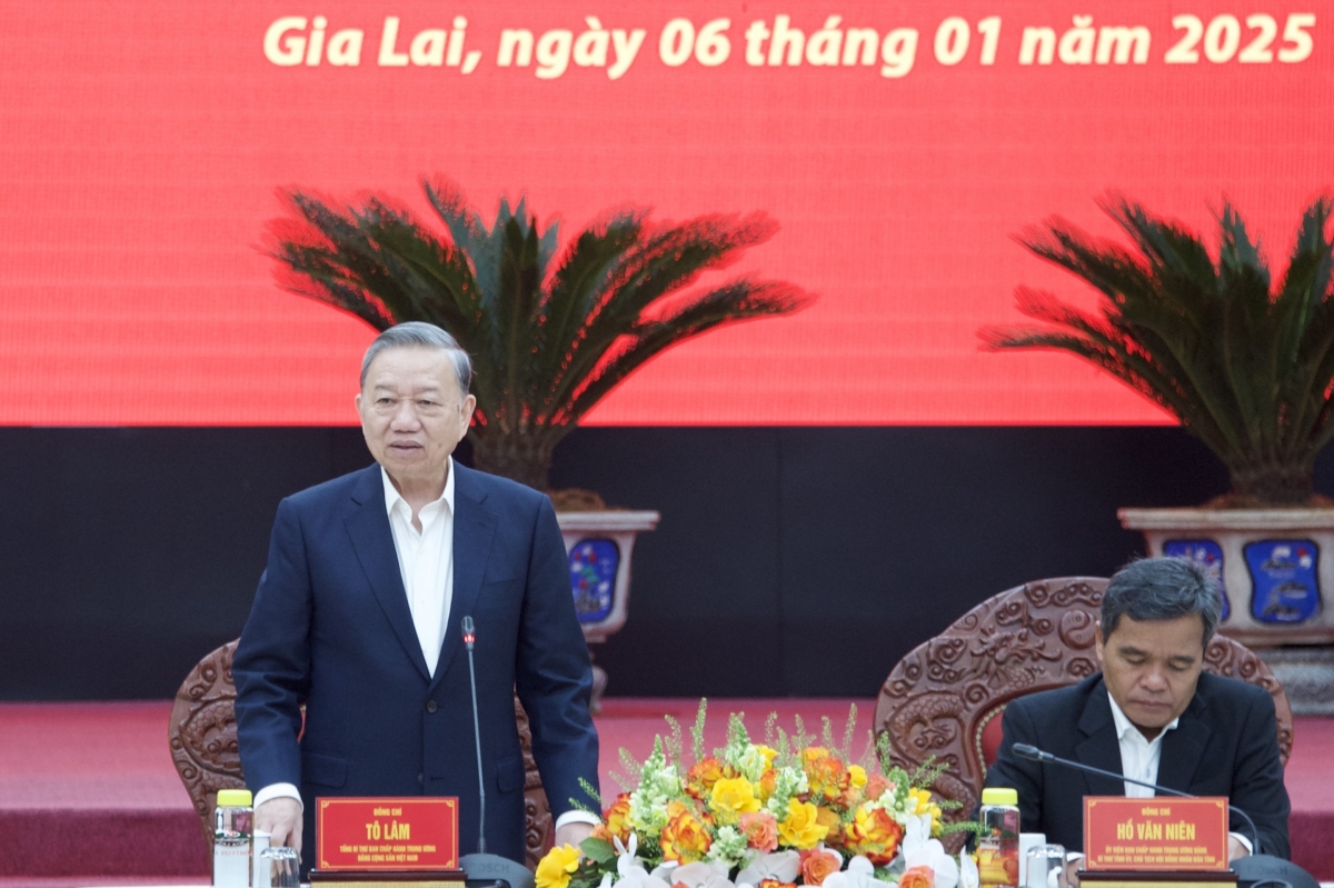Tổng Bí thư Tô Lâm nêu rõ, phải dẹp ngay tư duy đi từng bước lững thững, địa phương cần
tăng tốc, tạo nền tảng cần thiết ngay từ trong năm 2025 để vững tin bước vào giai đoạn mới.
Ảnh: Minh Huệ/VOV Tây Nguyên