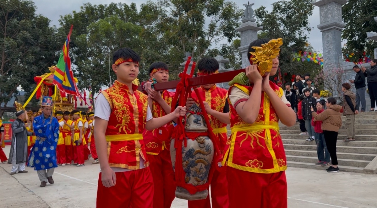 Sáng sớm ngày 9/2 (tức 12 tháng Giêng), Lễ hội Dâng hương Đền thờ Hai Bà Trưng đã diễn ra tại bản Thống Nhất, xã Chiềng Khương, huyện Sông Mã, Sơn La.
