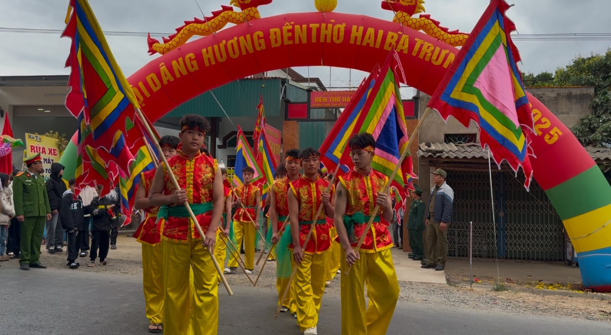 Lễ rước nước từ Sông Mã về Đền thờ Hai Bà Trưng, với mong muốn cầu cho mưa thuận, gió hòa, mùa màng bội thu, người người mạnh khỏe, an khang, gia đình ấm no hạnh phúc.