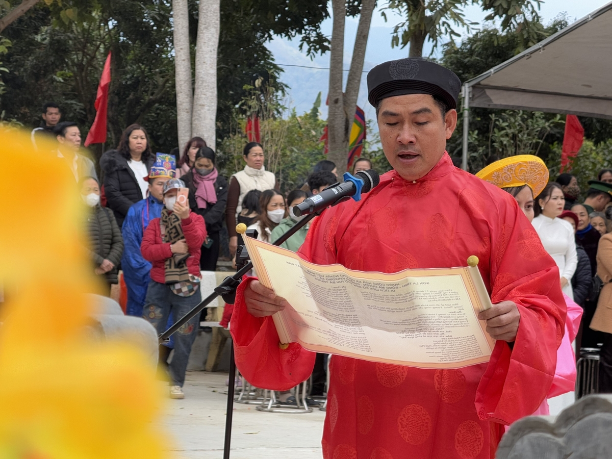 Năm 1975, thực hiện chủ trương của Đảng và Nhà nước về việc đưa nhân dân lên xây dựng kinh tế mới ở Tây Bắc, bà con thôn Nại Tử đã chuyển đến bản Thống Nhất, xã Chiềng Khương, huyện Sông Mã và xây dựng Đền thờ Hai Bà Trưng