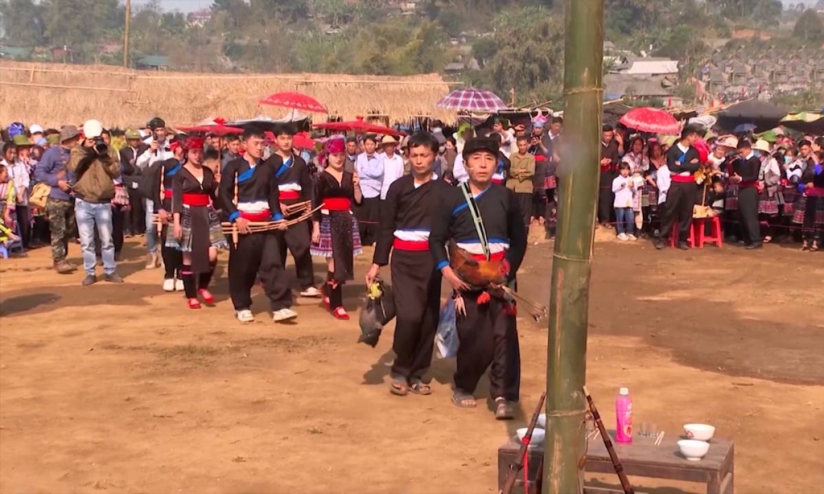 Lễ hội Gầu tào tại xã Tả Lèng là nơi lưu giữ nét văn hóa tâm linh của đồng bào Mông bản địa