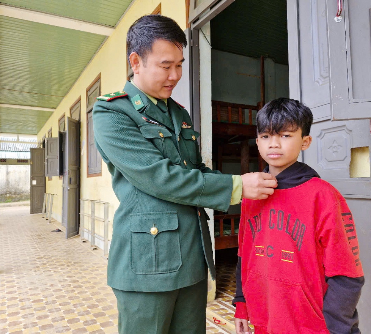 Hốil Đức Hữu được cán bộ, chiến sĩ Biên phòng Đồn Biên phòng Tr’hy chăm lo chu đáo