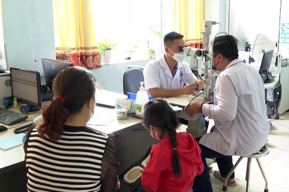 Mỗi y, bác sĩ luôn tận tâm, trách nhiệm với công việc