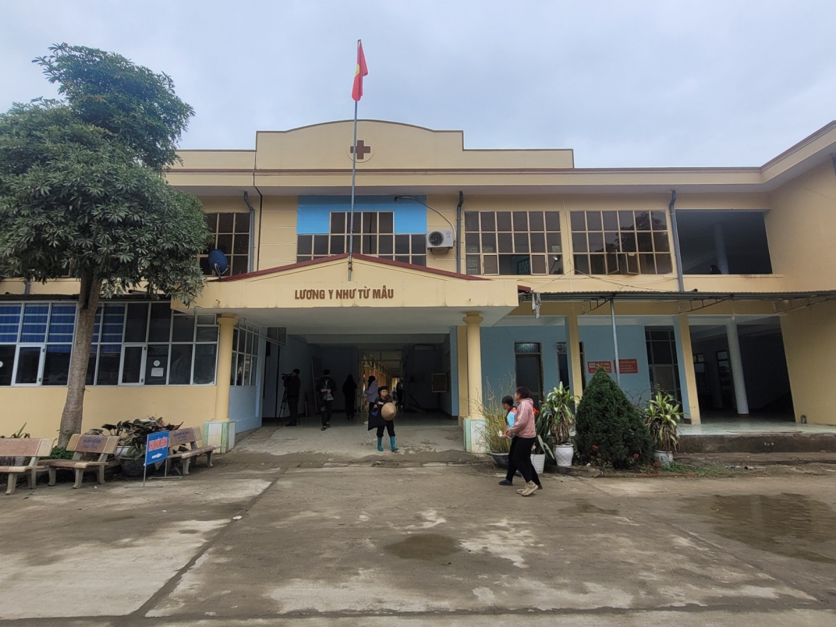 Trung tâm Y tế huyện Pác Nặm, Bắc Kạn đang tiến hành điều trị cho các trường hợp mắc sở đến từ tỉnh Cao Bằng